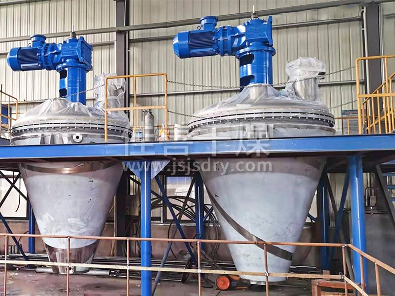 锥形螺带真空干燥机客户现场